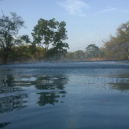 Ehalagala Lake Resort สิกิริยา ภายนอก รูปภาพ