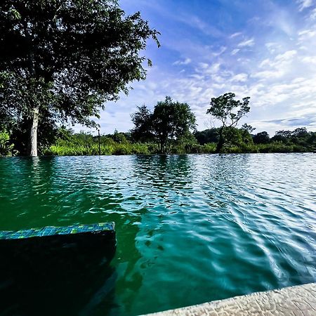 Ehalagala Lake Resort สิกิริยา ภายนอก รูปภาพ