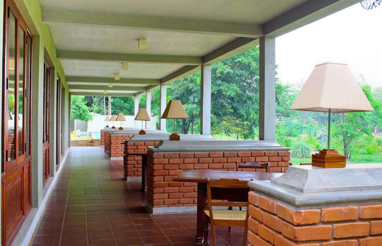 Ehalagala Lake Resort สิกิริยา ภายนอก รูปภาพ