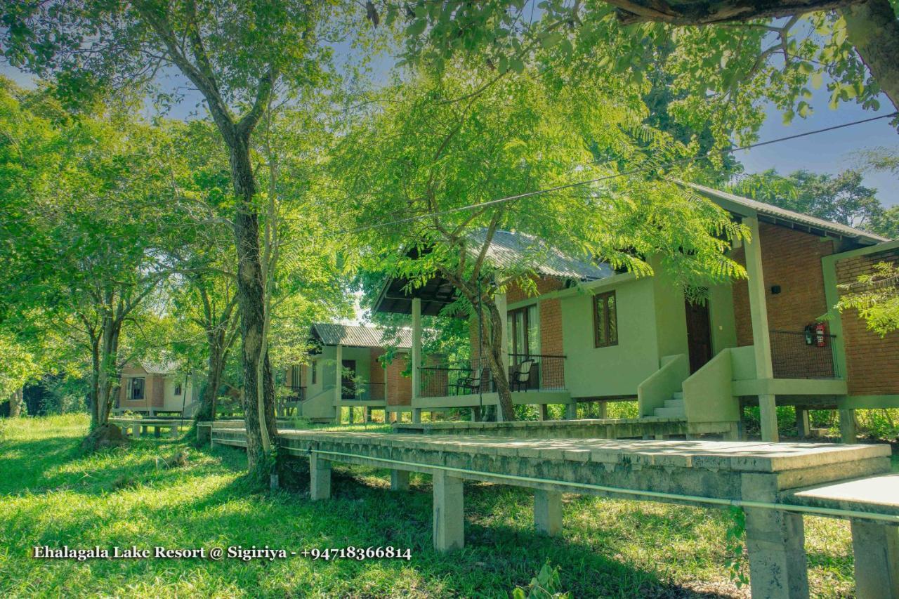 Ehalagala Lake Resort สิกิริยา ภายนอก รูปภาพ