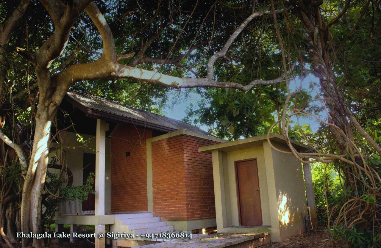 Ehalagala Lake Resort สิกิริยา ภายนอก รูปภาพ
