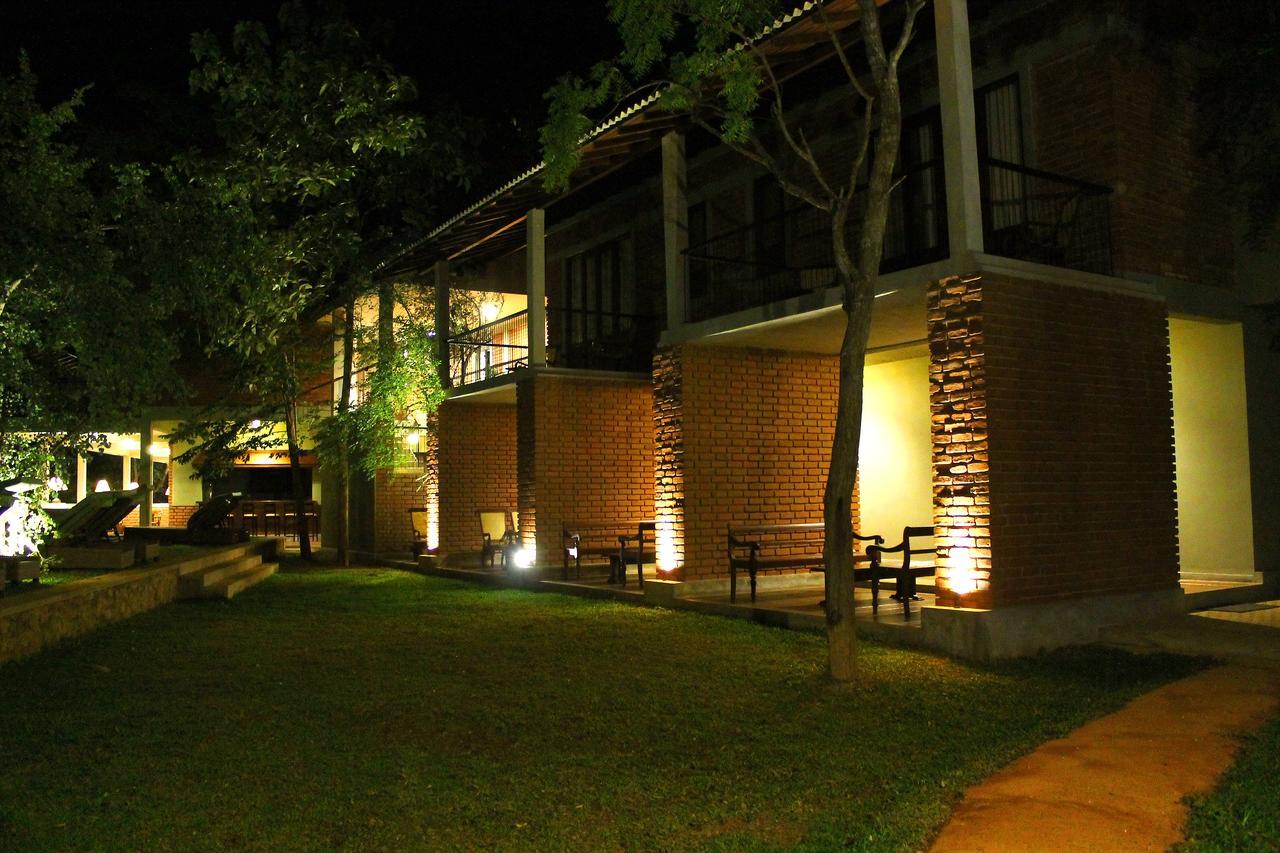 Ehalagala Lake Resort สิกิริยา ภายนอก รูปภาพ